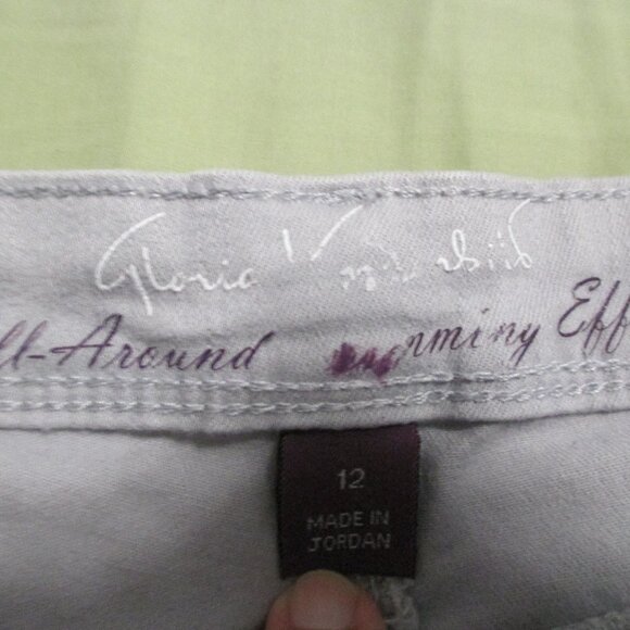 Gloria Vanderbilt capris light gray denim with stretch & pockets size 12 - Picture 2 of 9